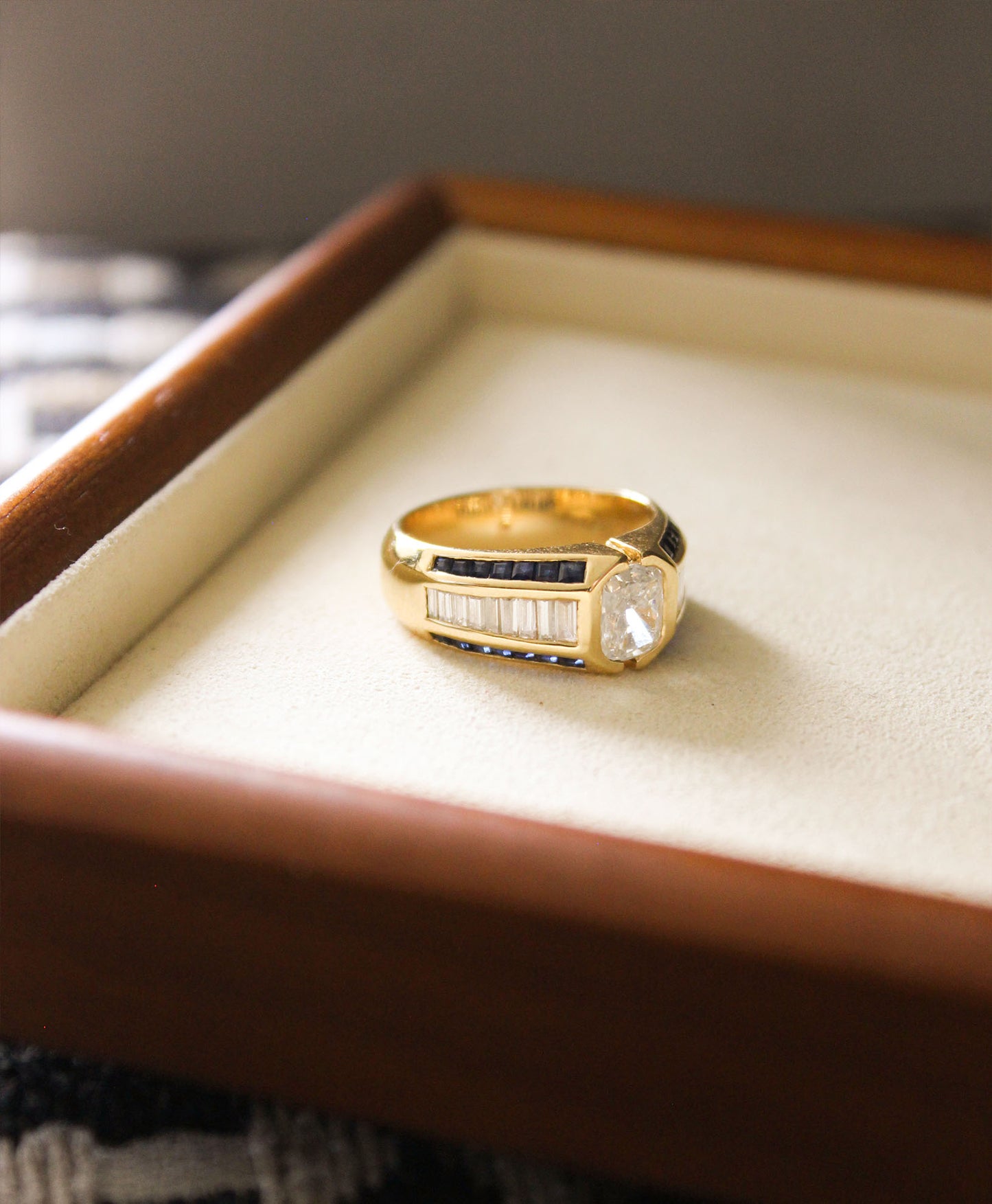 Le Cushion ring
