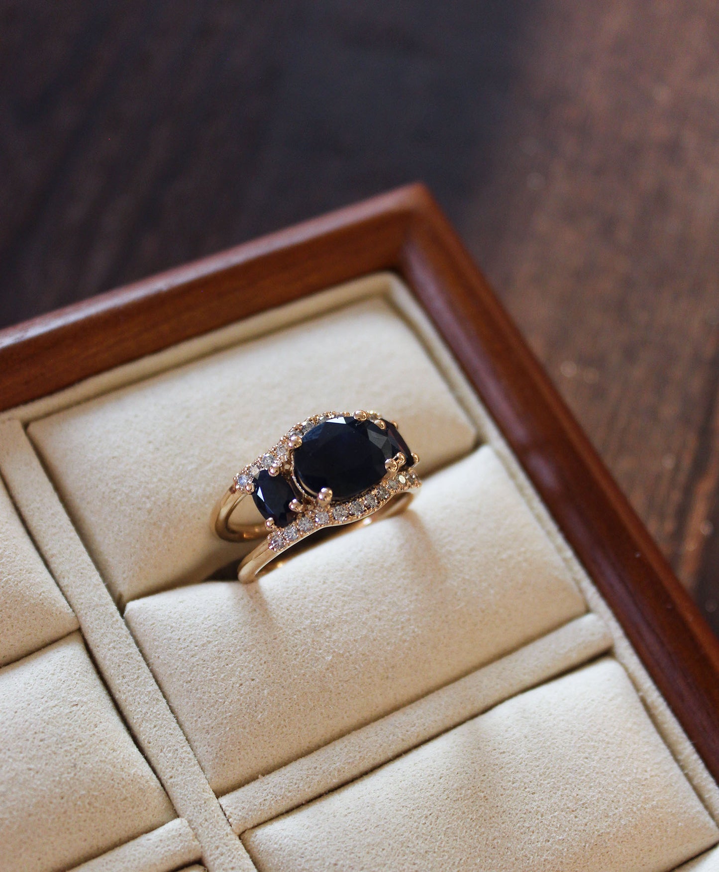 La Reine Sapphire ring