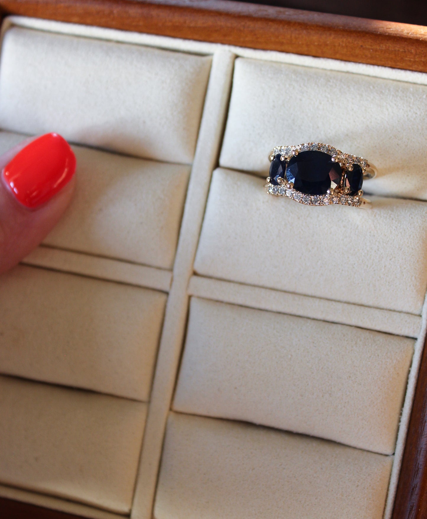 La Reine Sapphire ring