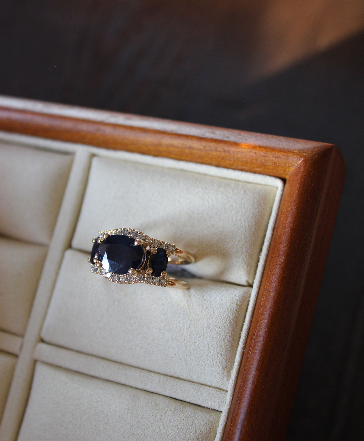 La Reine Sapphire ring