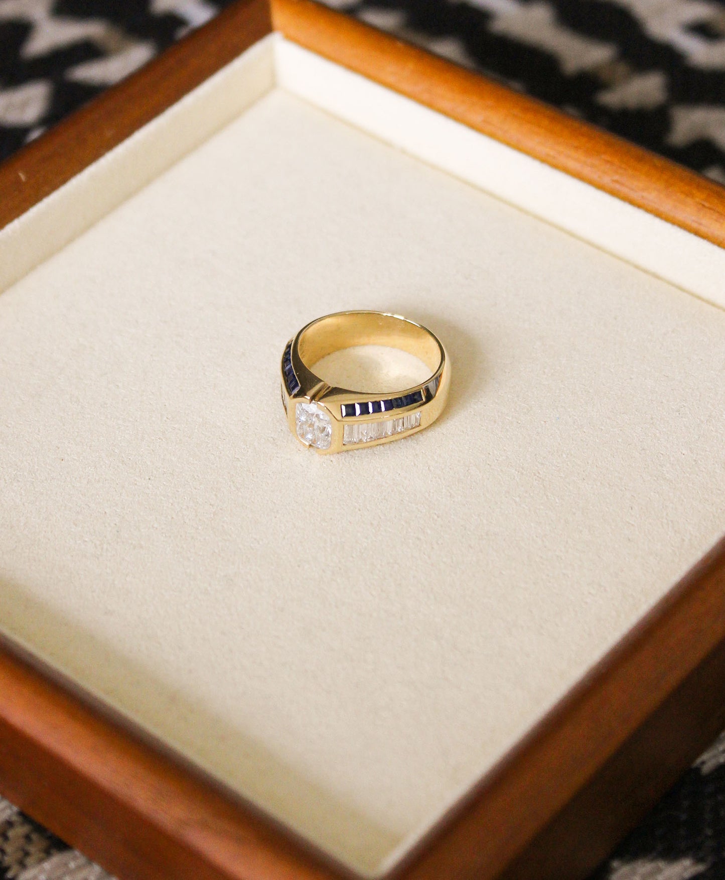 Le Cushion ring